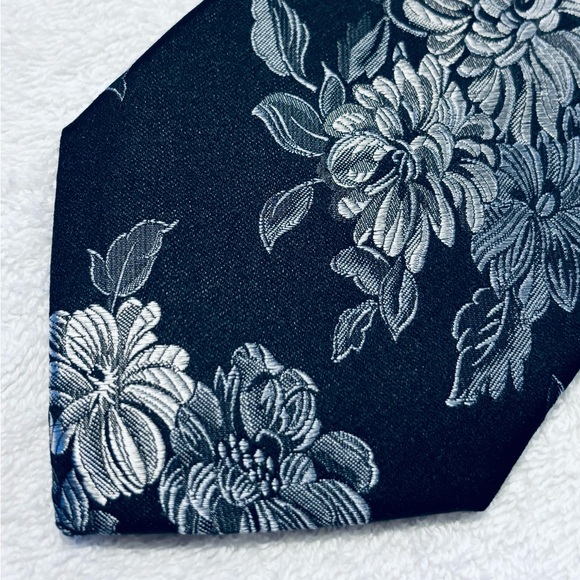 PAUL MALONE / Palm Beach Other - Brand New Stylish Tie By PAUL MALONE / Palm Beach